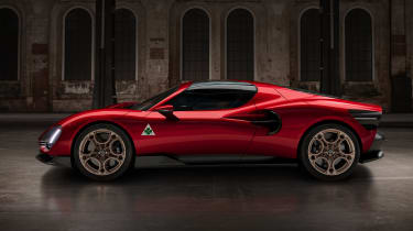 Alfa Romeo 33 Stradale – side